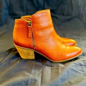 FRYE ANKLE BOOT MAHOGANY LIKE NEW SIZE 9